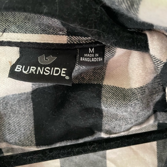 Mrs Plaid button down - Picture 2 of 2